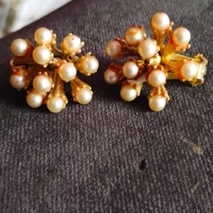 Vintage gold pearl earrings